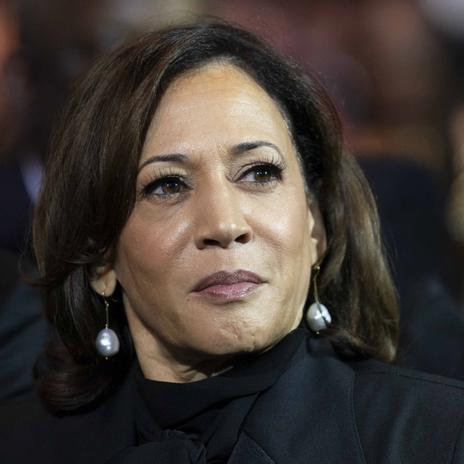 El momento en que Barack y Michelle Obama llaman a Kamala Harris para darle su apoyo VÍDEO