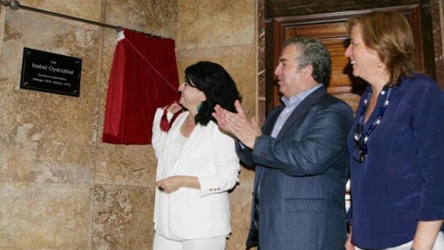 El presidente de la Diputación, Salvador Pendón, inaugura la &#039;Sala Isabel Oyarzábal&#039; en el edificio de plaza de la Marina.