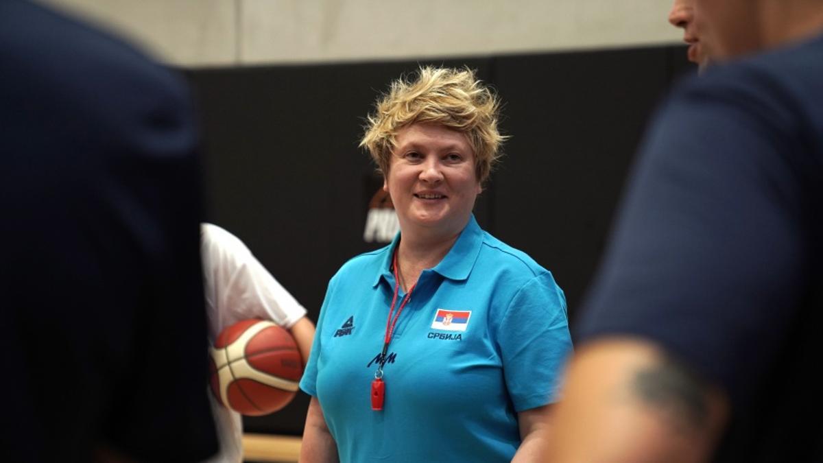 Marina Maljkovic, entrenadora de éxito en el campus de entrenadores de L'Alqueria del Basket