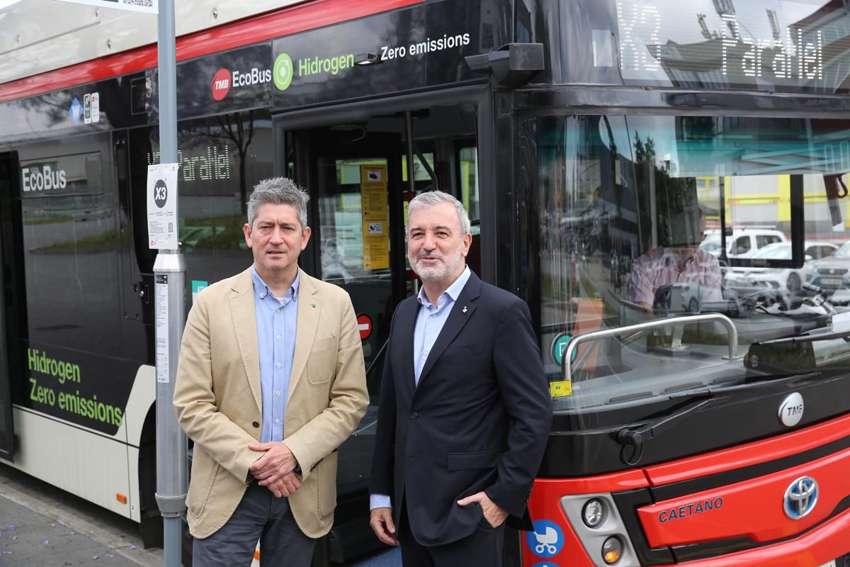 Presentación del bus X3, que conecta Barcelona y LHospitalet de forma más directa