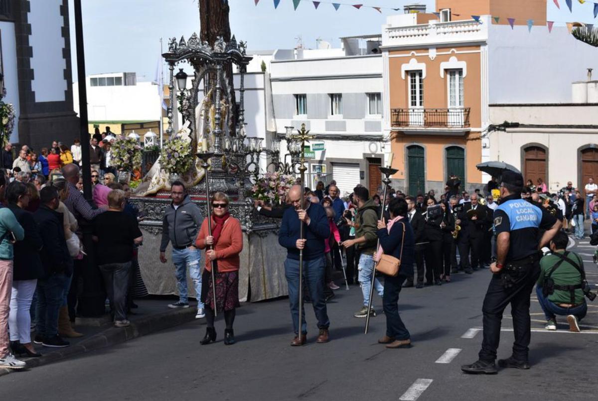 Participantes en la procesión de La Candelaria. |  | RAMÓN REGUERO