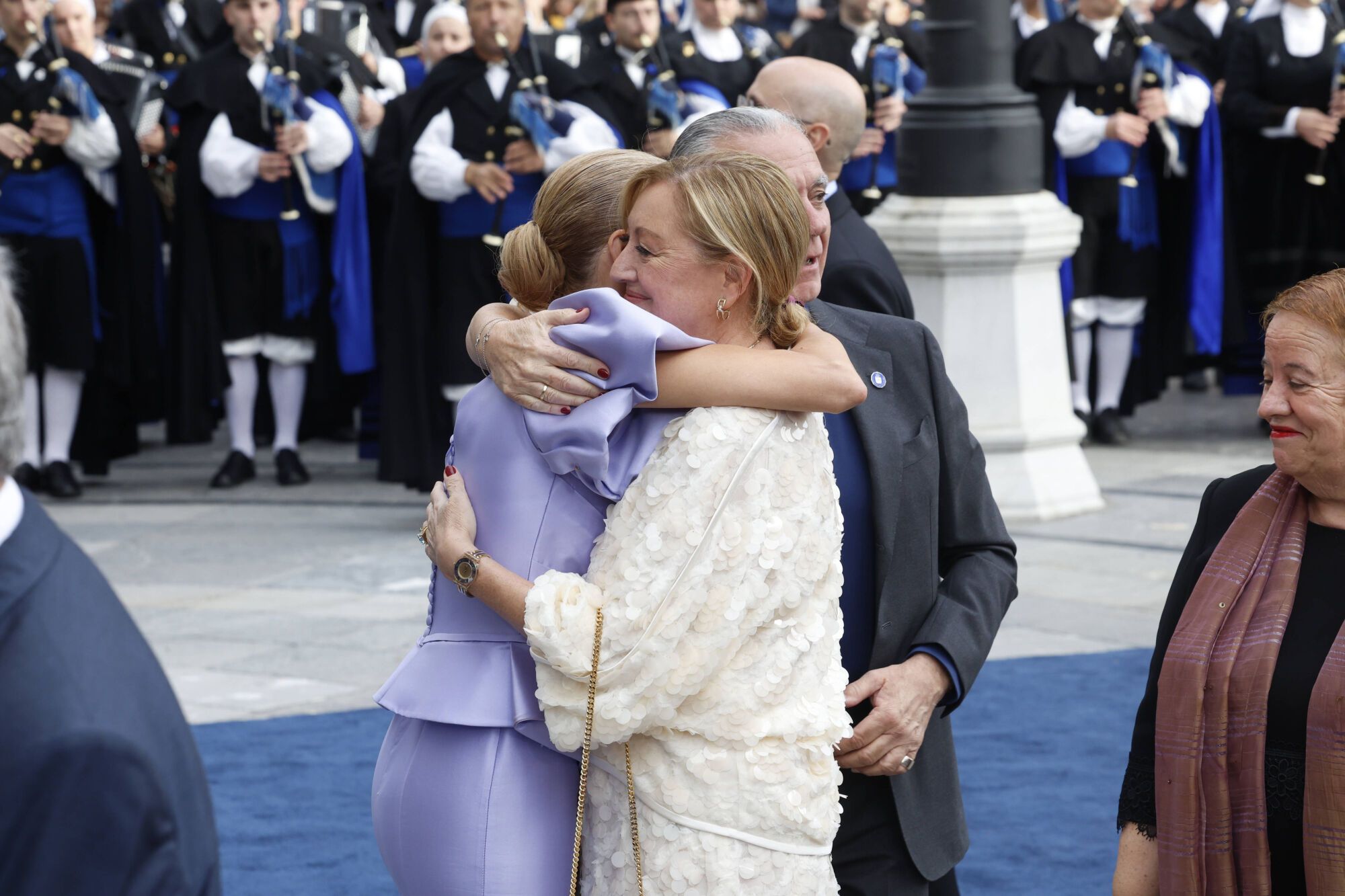 Así fue la llegada de los invitados a los premios "Princesa de Asturias" y su paso por la alfombra azul