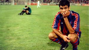 Zubizarreta y Guardiola, abatidos tras perder la final de la Copa de Europa en Atenas-1994 con el Milán.