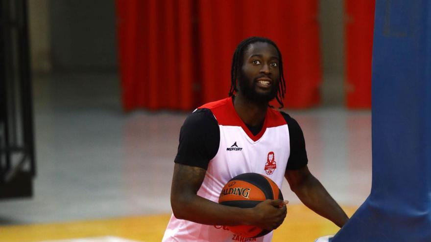 Matt Mobley, durante un entrenamiento del Casademont Zaragoza en el Príncipe Felipe.