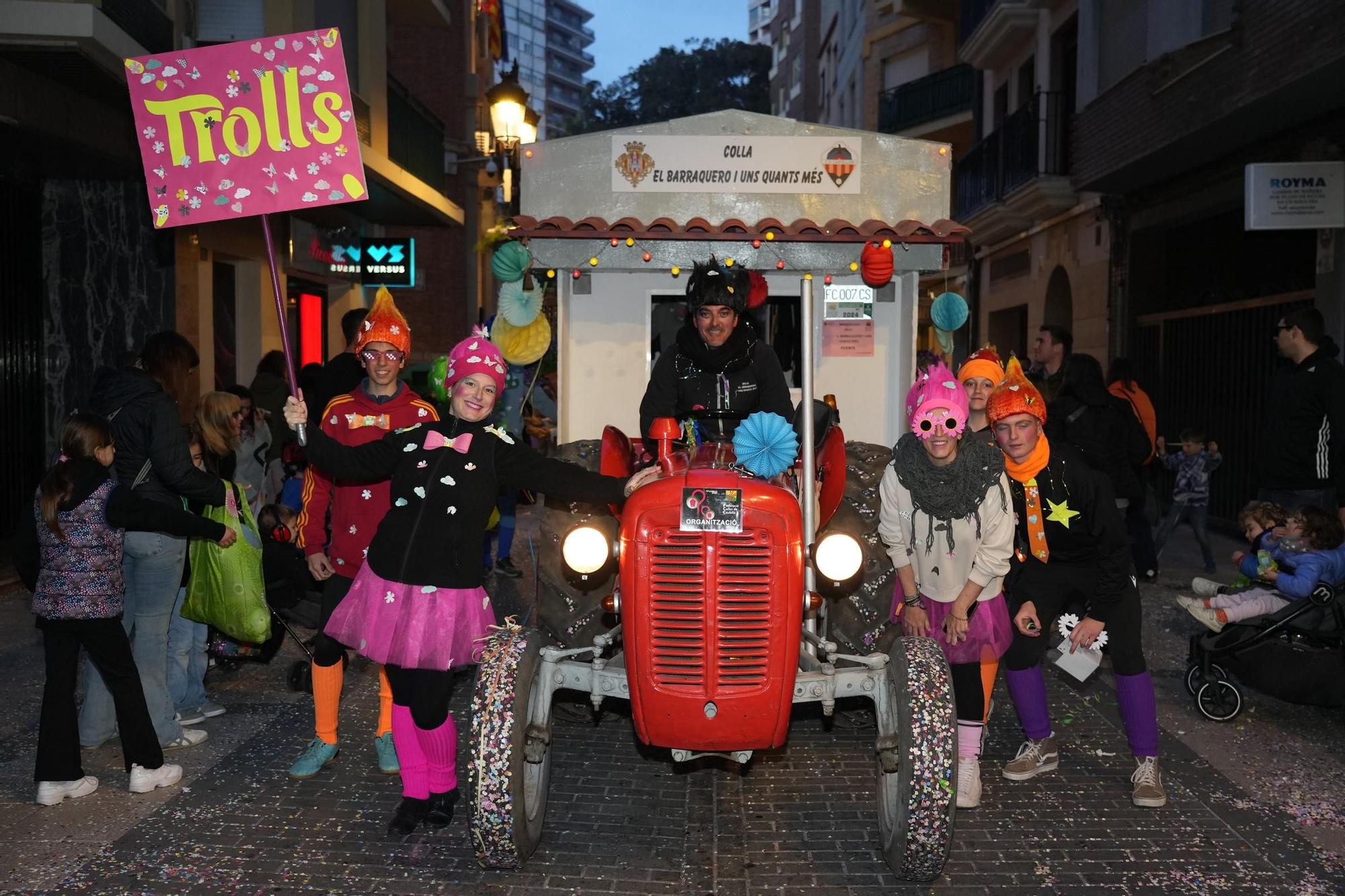 Desfile de animación de collas y carros engalanados