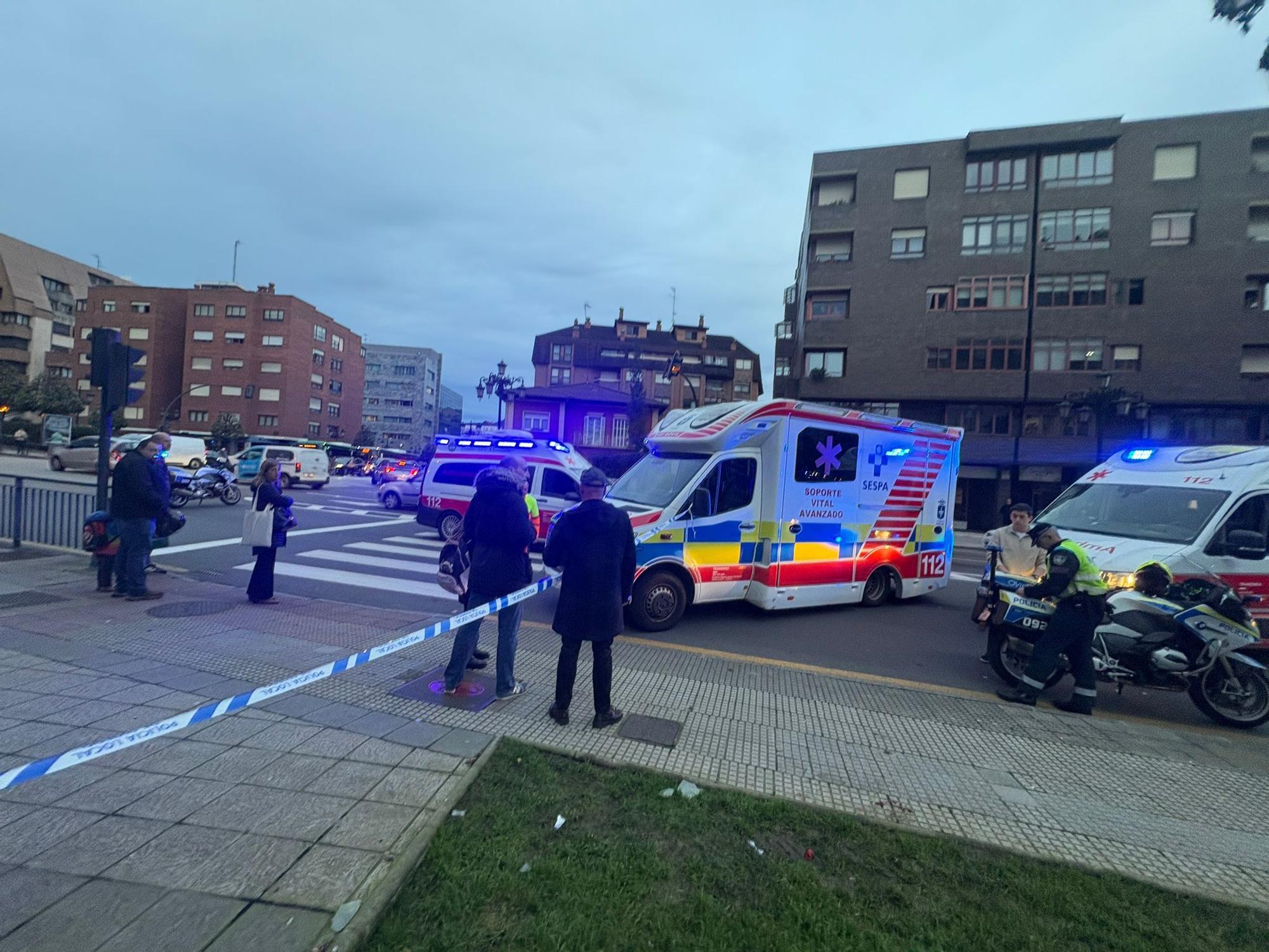 Atropello en Oviedo: tres menores de edad heridas tras ser arrolladas por un coche que se subió a la acera