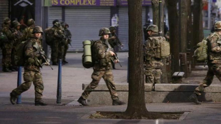 Acaba l&#039;assalt policial a París amb dos terroristes morts i set detinguts