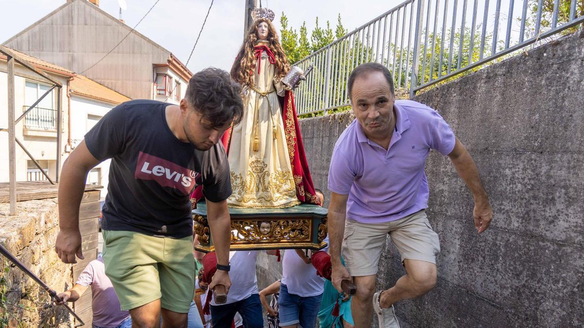 A misa nas Santas Mariñas pecha as festas grandes do barrio de Sar