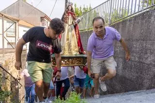 A misa nas Santas Mariñas pecha as festas grandes do barrio de Sar