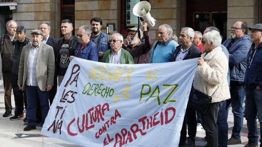 &quot;Churruca&quot;, entre los participantes en la concentración.