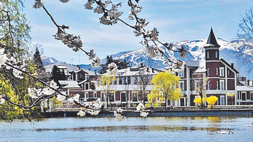 L&#039;estany de Puigcerdà i el parc Schierbeck és una imatge molt característica de la ciutat i la comarca