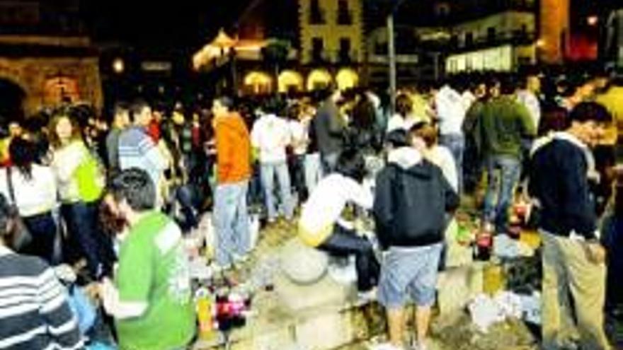 El ayuntamiento planea medidas para evitar los ´botellones´ en Play Cáceres