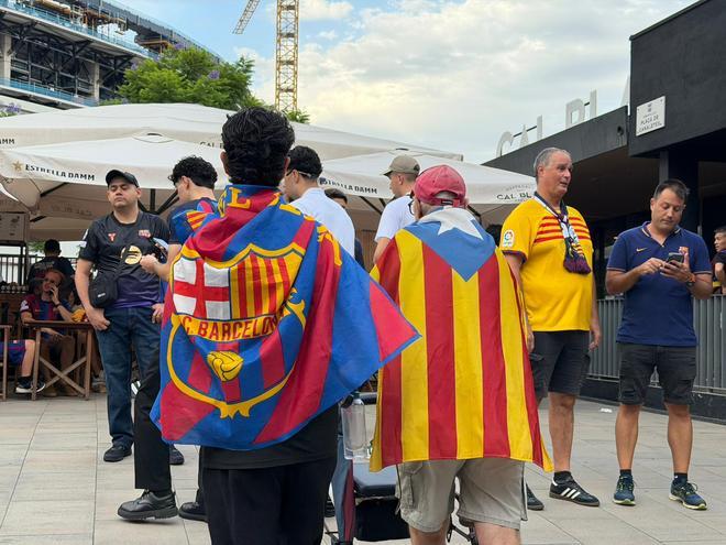 Barcelona - Athletic Club, en directo  Última hora del partido de LaLiga, la polémica por el homenaje a los mundialistas y las esteladas
