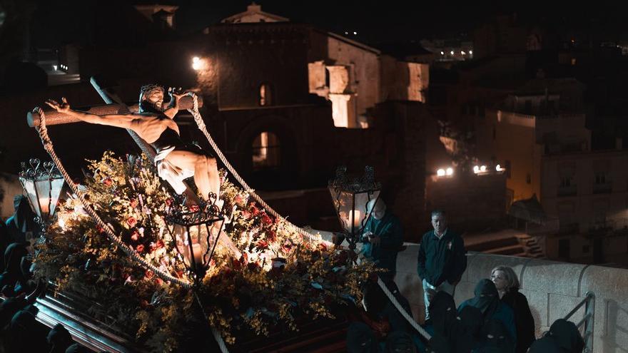 Los cartageneros acompañan al Cristo del Socorro en la primera procesión de España