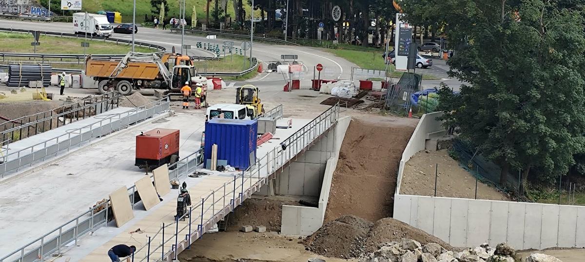 Obras en el puente de Arriondas.