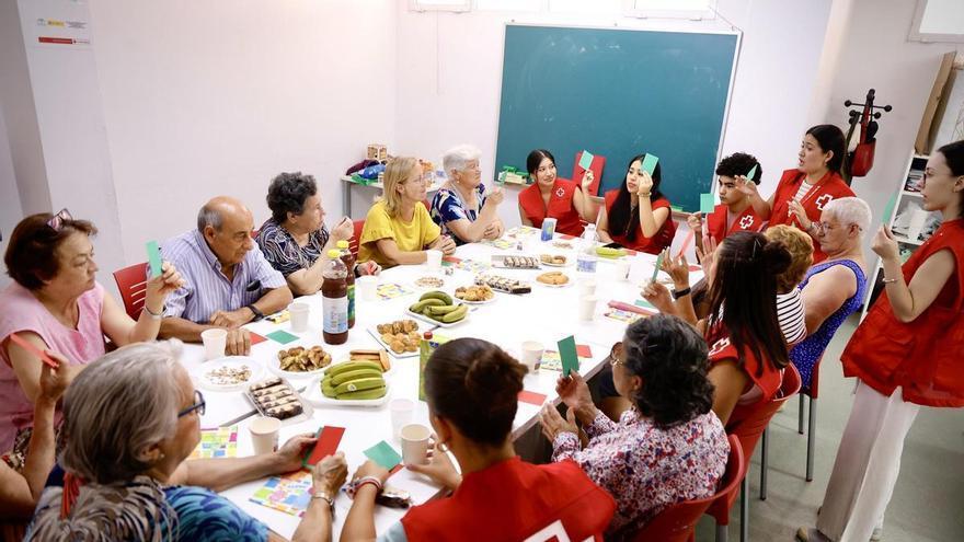 Cruz Roja reúne a jóvenes y mayores