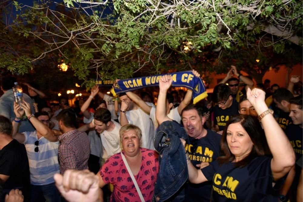 Los aficionados del UCAM lo celebran desde la universidad