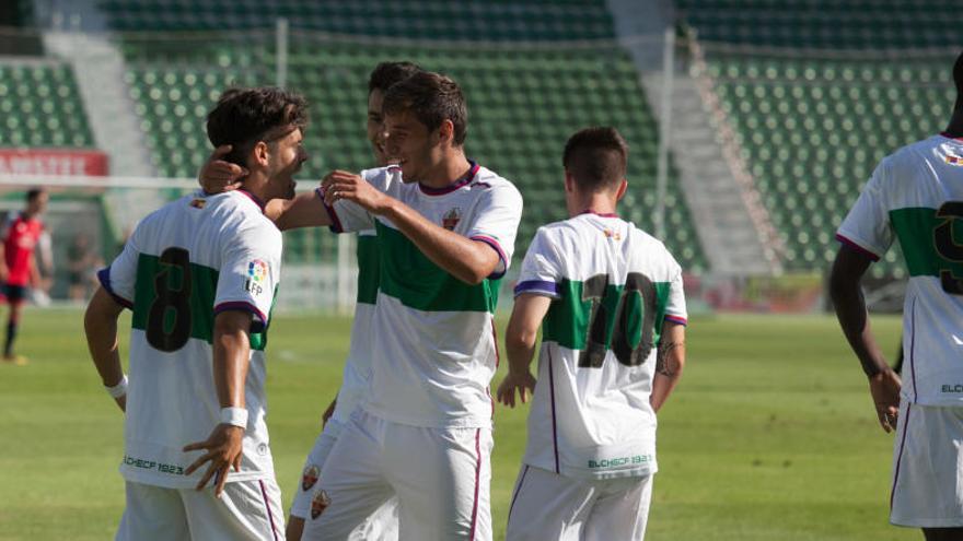 Los jugadores del filial celebran el gol de Iván Agudo