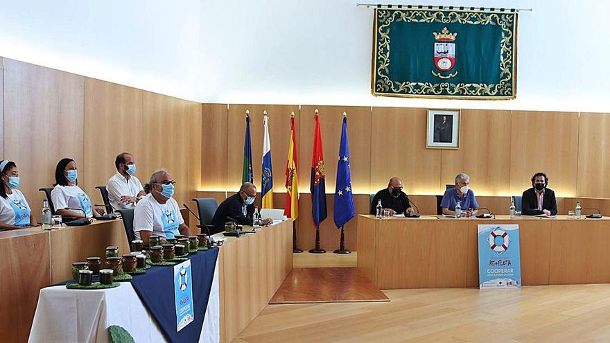 Presentación de la cooperativa en el salón d e plenos del Ayuntamiento de Tías.