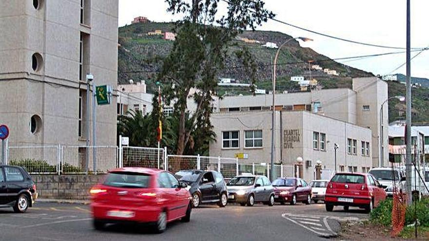 Fachada del cuartel de la Guardia Civil de Guía, donde estaba destinado el acusado.