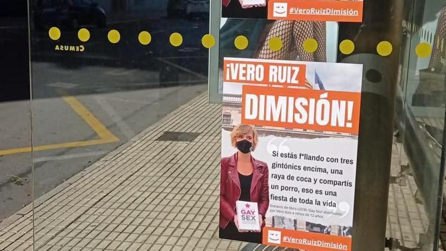 Castelló amanece con carteles pidiendo la dimisión de la concejala Verònica Ruiz