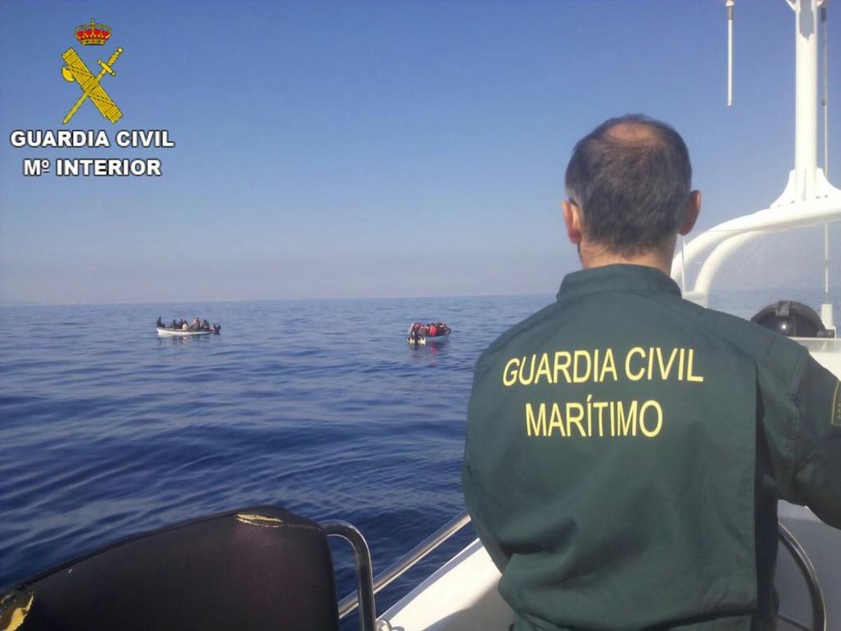 Localizan tres pateras con 31 inmigrantes en Torrevieja y Pilar de la Horadada