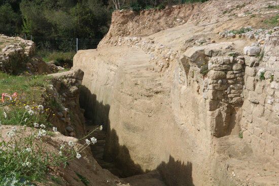 Les excavacions a Palol de Sabaldòria de Vilafant posen al descobert part del fossat de l'antic castell