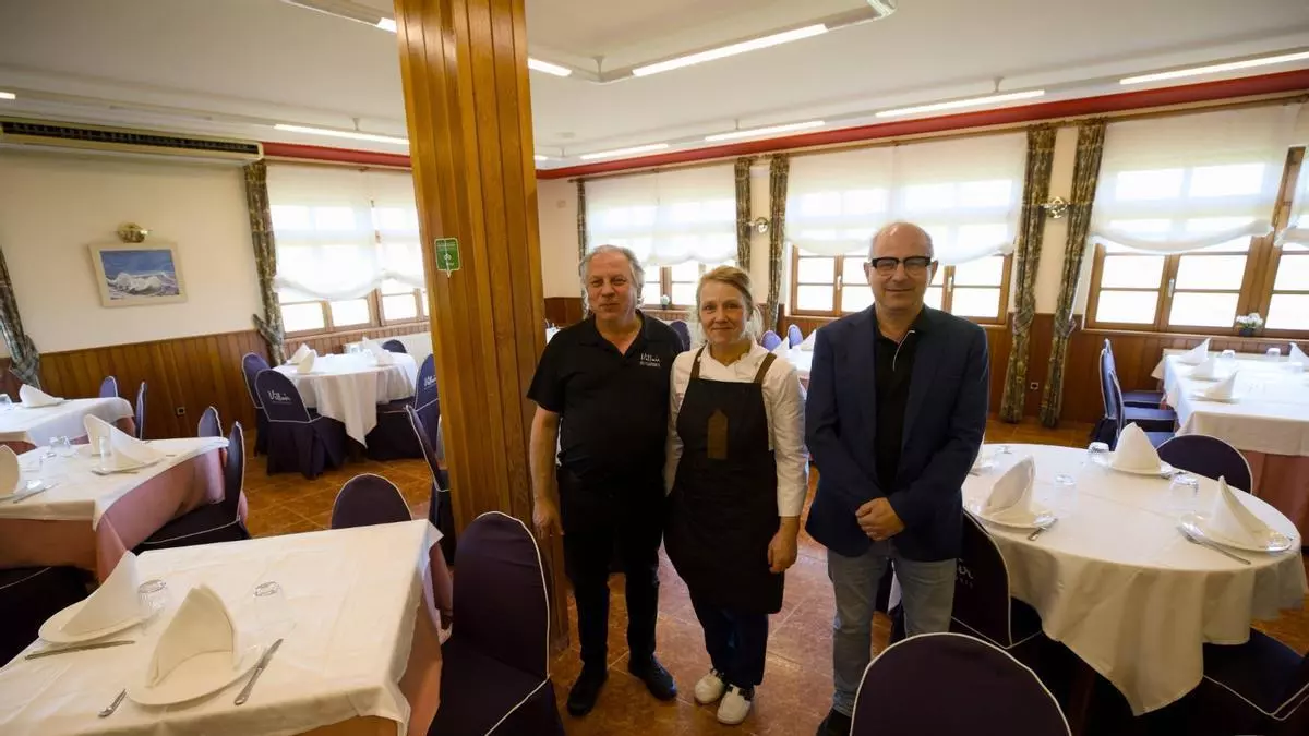 Luisa y Evelio regentan desde hace casi 40 años uno de los templos de la hostelería de Valdés, ubicado a pie de carretera: "Con trabajo y calidad nunca se falla"