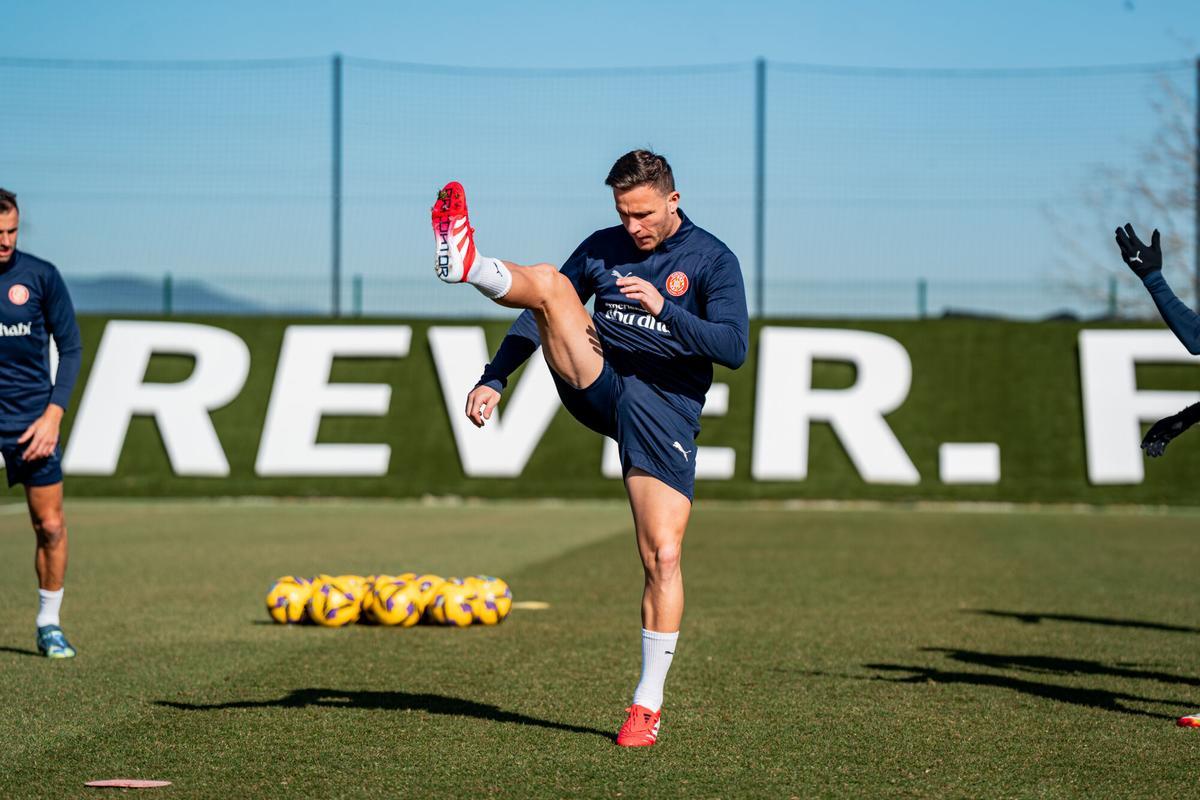 Arthur Melo, en su primer entrenamiento con el Girona.