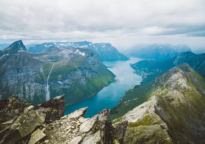 Hay otros Alpes y están en Noruega: contempla los fiordos desde las alturas