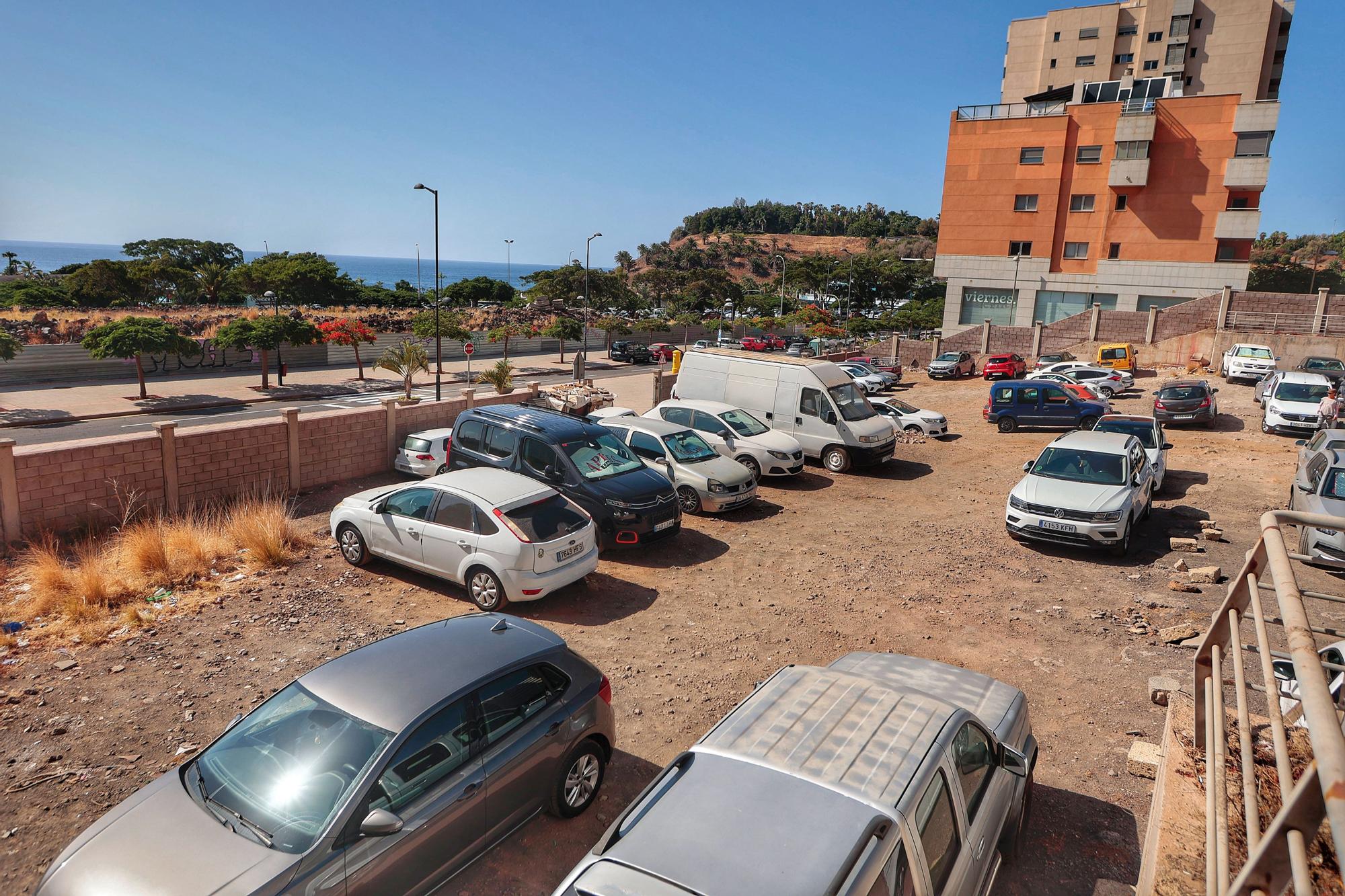 Espacio entre las dos torres de Cabo Llanos, donde se va a construir una plaza.