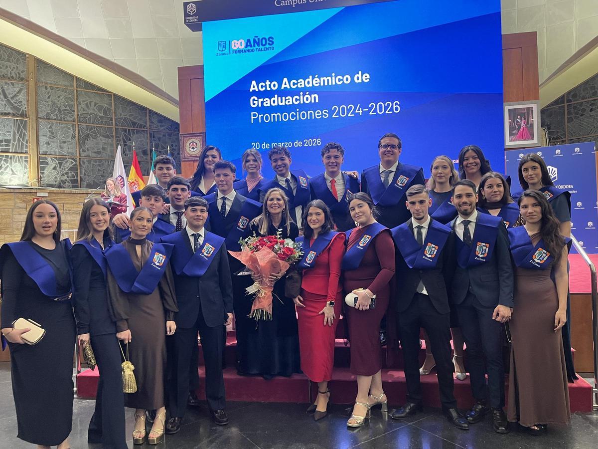 Alumnos de Zalima en el acto de graduación.