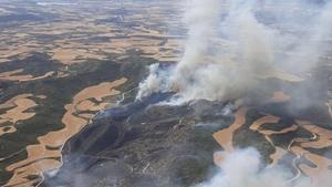 La tarda en què el foc va atrapar els bombers a l'Aragó: "El vent ens va deixar sense sortida: vam haver de travessar el front de flames"