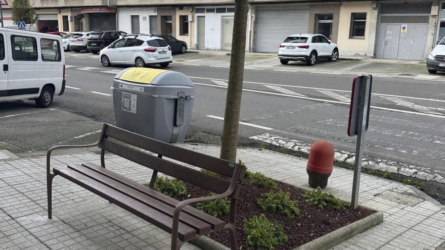 Nuevos bancos y árboles en Betanzos | LOC