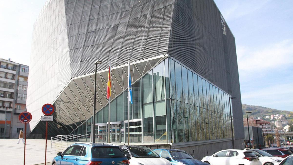 El edificio judicial ourensano celebrará la vista.