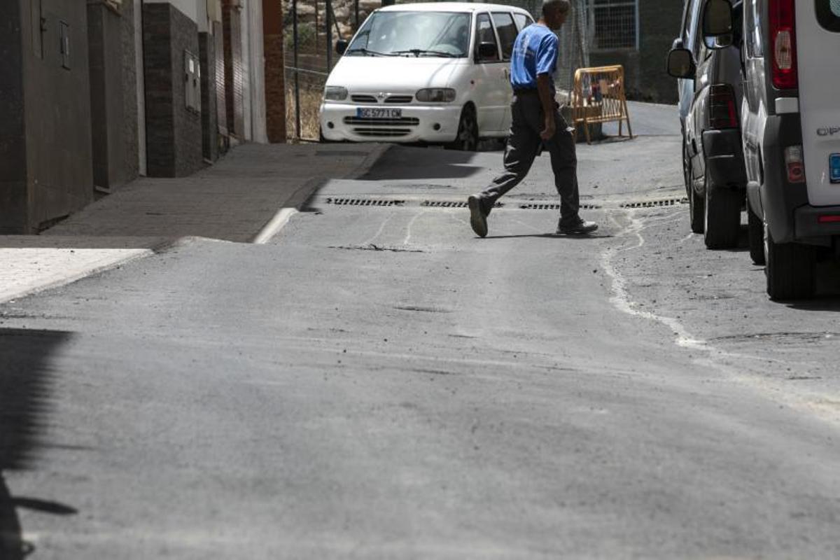01.07.19. Las Palmas de Gran Canaria.- Vecinos de Cañada Honda se quejan del mal asfaltado de las calles. Foto Quique Curbelo  | 01/07/2019 | Fotógrafo: Quique Curbelo