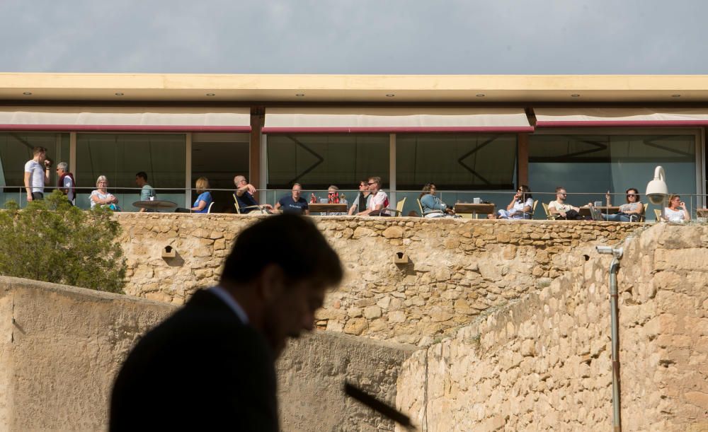 El Ayuntamiento de Alicante ha celebrado esta mañana el XXXVI aniversario de Protección Civil en el castillo de Santa Bárbara.