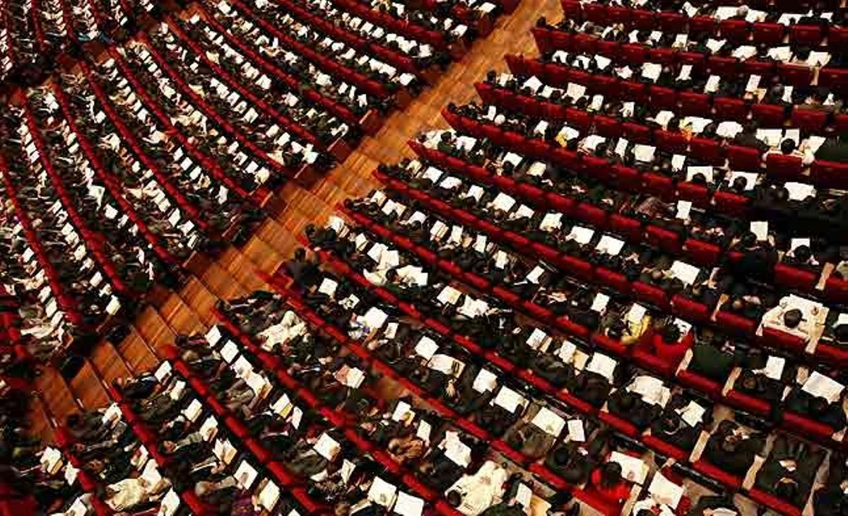 Un gran nombre de delegats assisteixen a la cerimònia d’obertura de l’11è Congrés Nacional del Partit Comunista del Vietnam a Hanoi (Vietnam).
