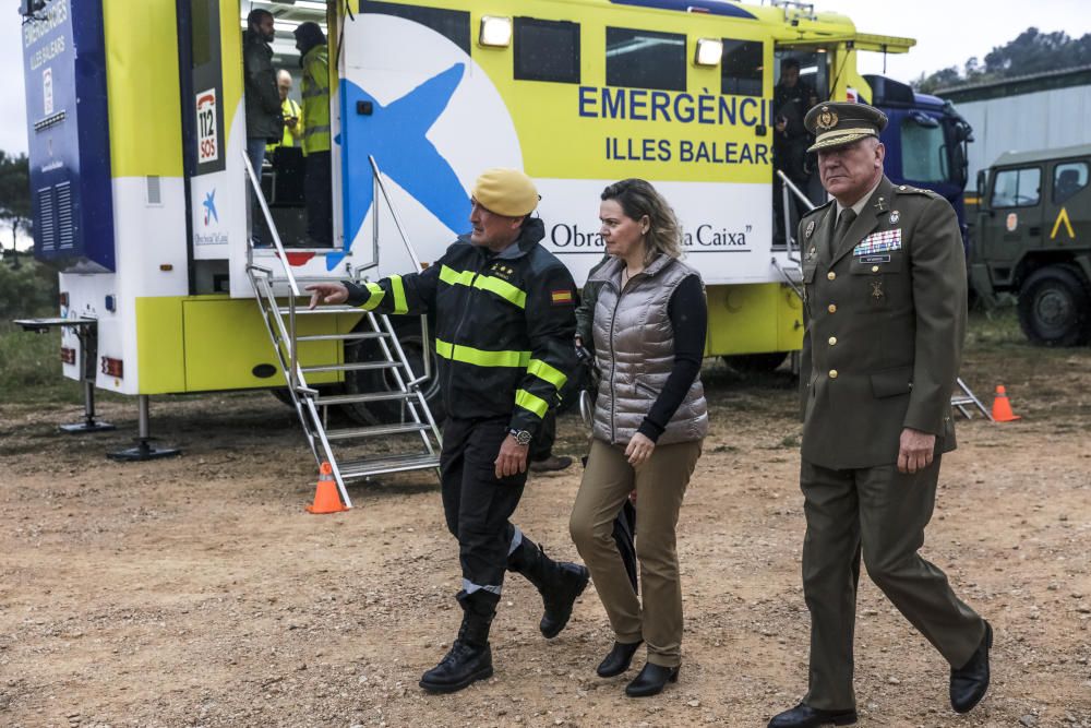 Knapp 500 Feuerwehrleute und Soldaten haben am Donnerstag (27.3.) im Waldgebiet bei Palma den Einsatz gegen einen Großbrand geübt.