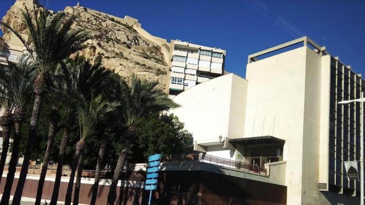 La Asociación de Amigos de la Biblioteca Azorín denuncia el mal estado de las instalaciones