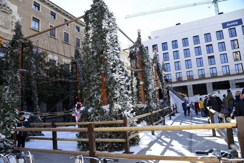 Ambiente navideño en la Plaza del Pilar