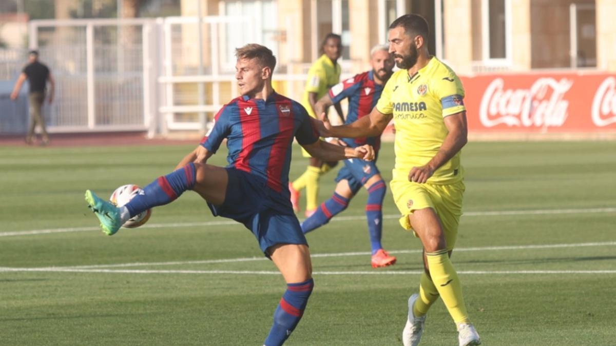 Albiol lució de capitán en el duelo ante el Levante-