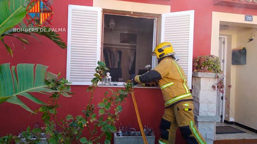 Un anciano de 88 años, intoxicado en un incendio en su casa en Manacor