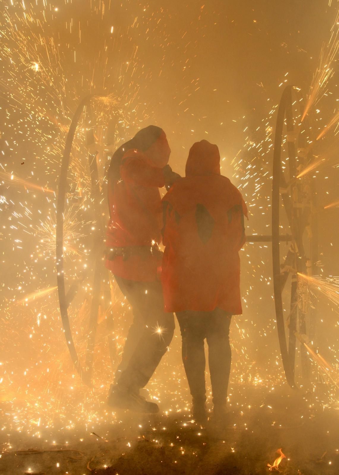 Multitudinario correfoc en las fiestas de El Campello