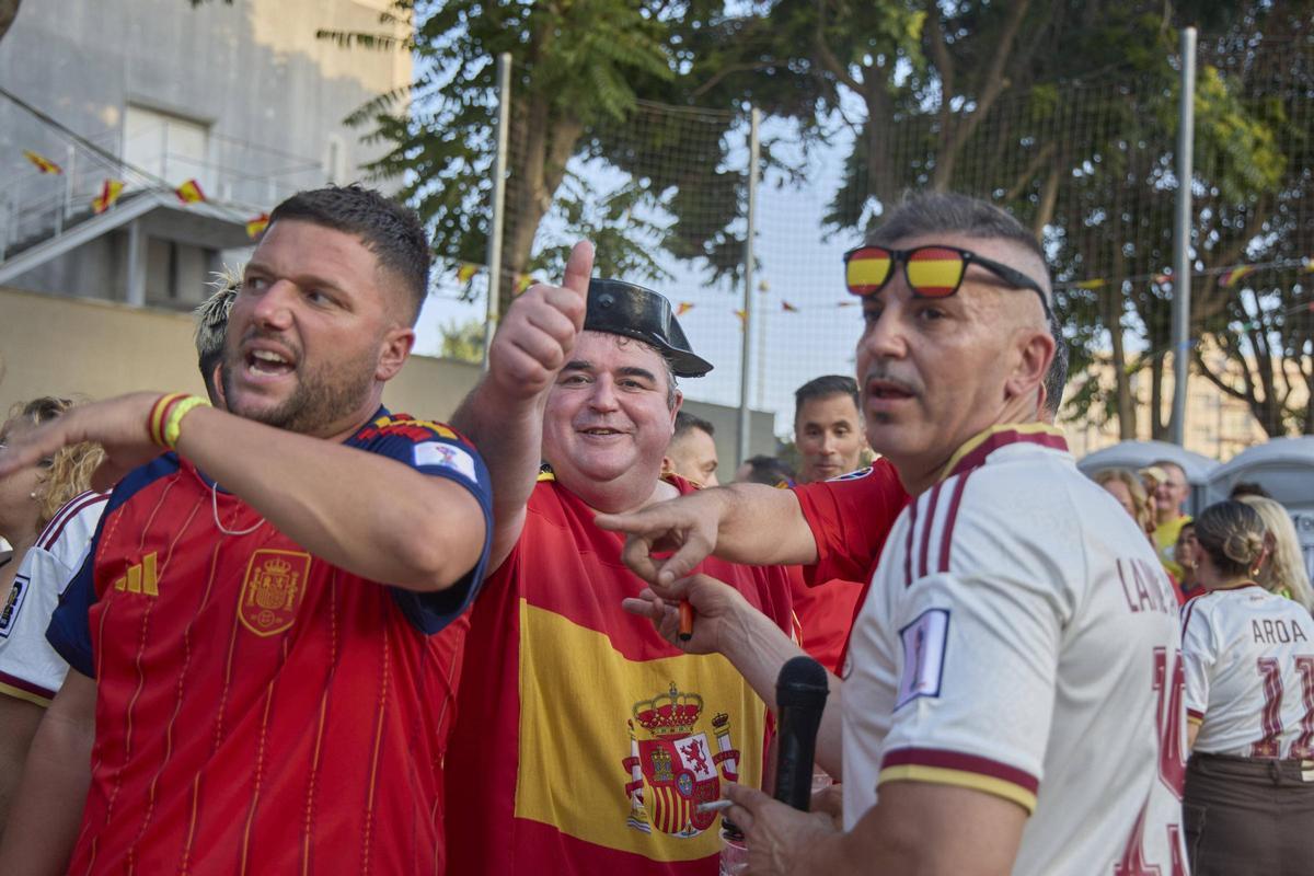 Les imatges de la concentració a Blanes per seguir la selecció espanyola