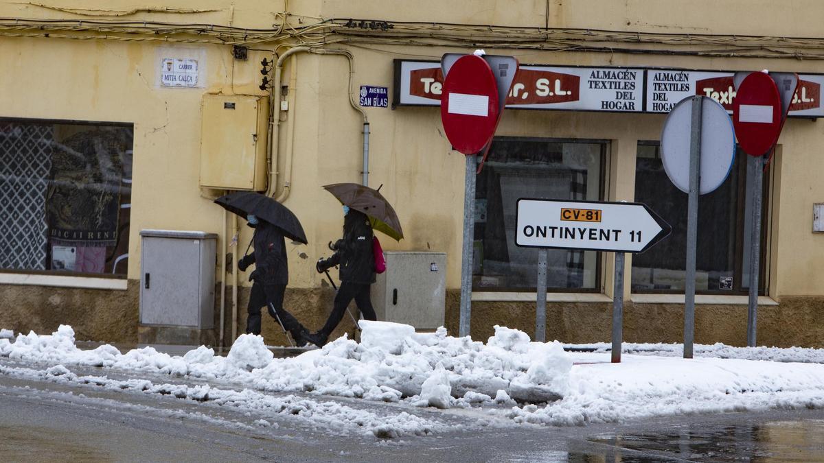 La nieve impide salir de casa en los pueblos del interior de la C. Valenciana