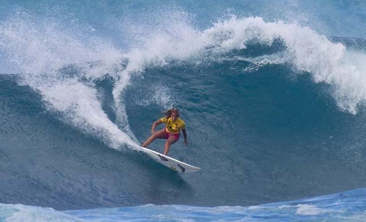 A la fotografia Lee Ann Curren competeix en la primera ronda femenina de la Copa del Món de Surf O’Neill a Sunset Beach, a Haleiwa (Hawaii). A la fotografia Lee Ann Curren competeix en la primera ronda femenina de la Copa del Món de Surf O’Neill a Sunset Beach, a Haleiwa (Hawaii).