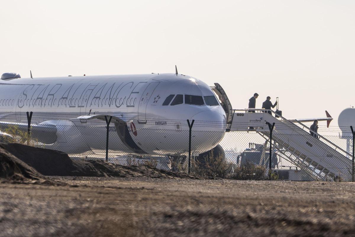 L'avió de Turkish Airlines, a l'aeroport del Prat