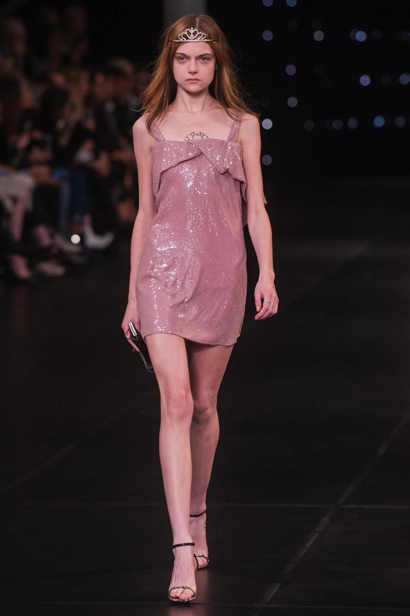 PFW: Saint Laurent Primavera/Verano 2016, vestido rosa