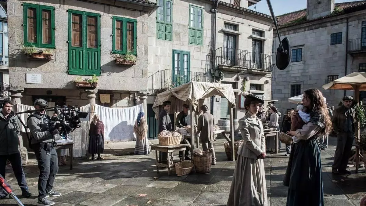 De rodarse muy cerca de Santiago al ‘prime time’ de Antena 3: así es la serie que revive hoy en TV la Galicia del siglo XX